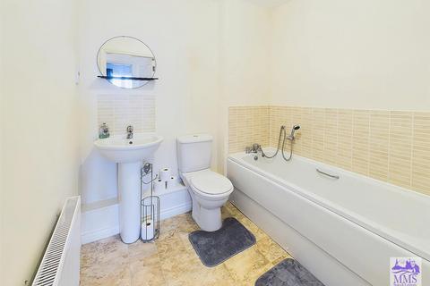 2 bedroom flat for sale, Silver Streak Way, Strood Rochester