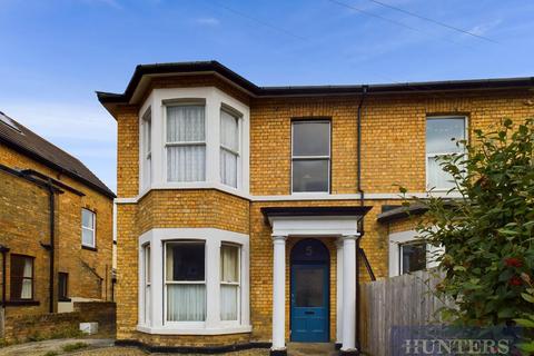 2 bedroom flat for sale, New Parks Crescent, Scarborough