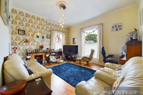 2 bedroom flat for sale, New Parks Crescent, Scarborough