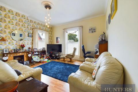 2 bedroom flat for sale, New Parks Crescent, Scarborough