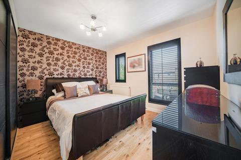 4 Inner Park Road, London, SW19 6DZ