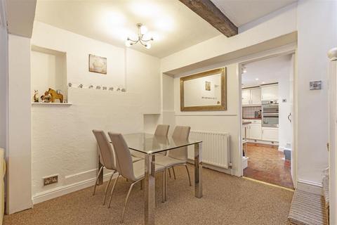 2 bedroom cottage to rent, Buxton Road, Bakewell