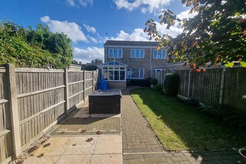 3 bedroom end of terrace house for sale, Hopton Gardens, Hopton