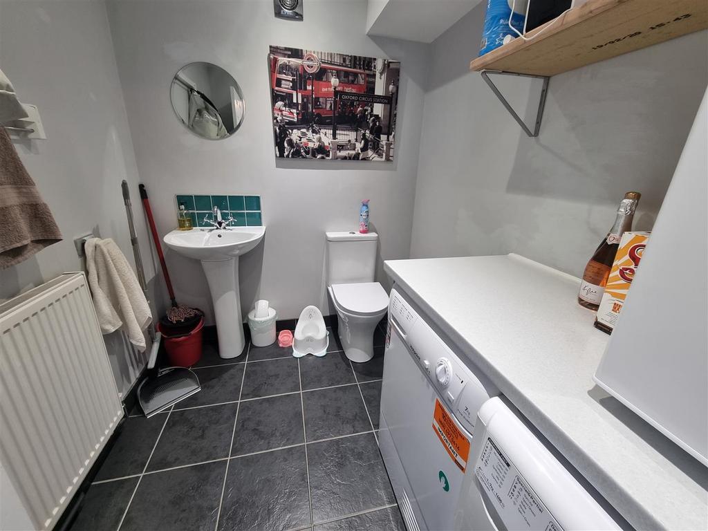 Utility Room/Cloakroom