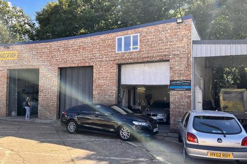 Industrial unit to rent, Unit 4 Woolston Garage Site, 182 Portsmouth Road, Southampton, SO19 9AQ