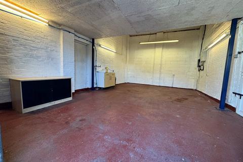 Industrial unit to rent, Unit 4 Woolston Garage Site, 182 Portsmouth Road, Southampton, SO19 9AQ