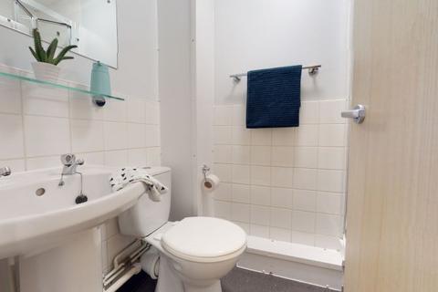 1 bedroom in a flat share to rent, Bronze En Suite at Hayes Wharf, Hayes Wharf, Holmes Road LN1