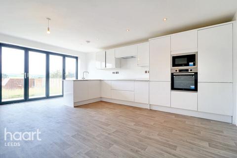 4 bedroom detached house for sale, Fawcett Lane, Leeds