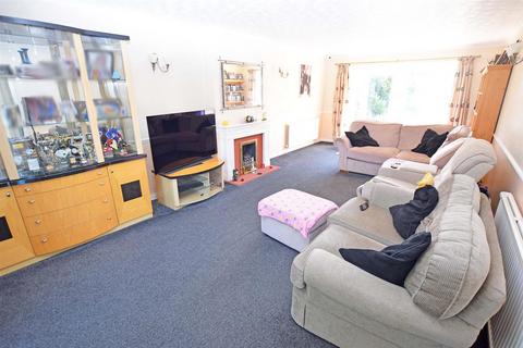 4 bedroom detached house for sale, Wickham Close, Newington