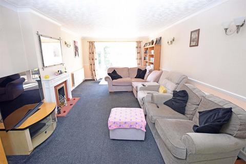 4 bedroom detached house for sale, Wickham Close, Newington