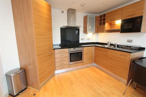 2 bedroom flat to rent, La Salle, Leeds Dock