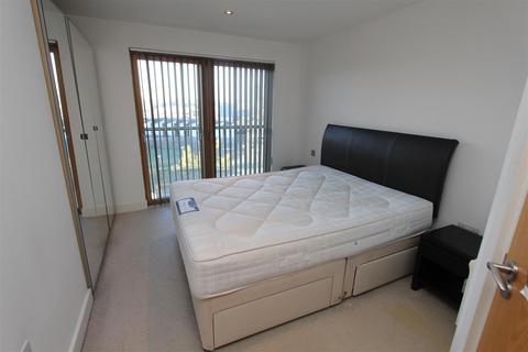 2 bedroom flat to rent, La Salle, Leeds Dock