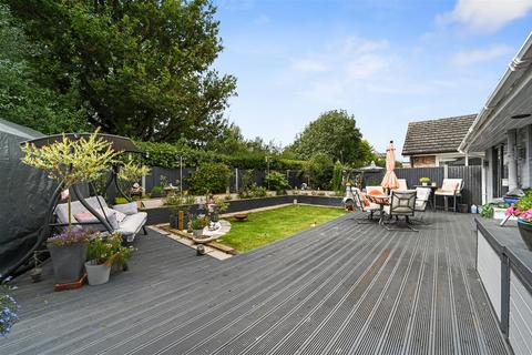 10 Birch Drive, Brantham, Manningtree, CO11 1TE