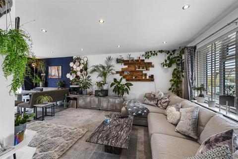 10 Birch Drive, Brantham, Manningtree, CO11 1TE