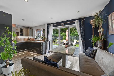 10 Birch Drive, Brantham, Manningtree, CO11 1TE