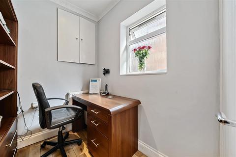 10 Lancelot Avenue, Wembley, HA0 2BB