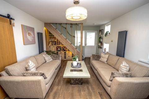 37 Briardene Drive, Gateshead, NE10 8AN
