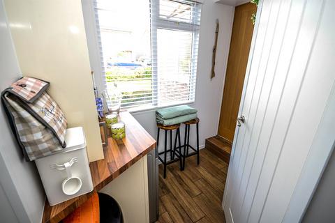 37 Briardene Drive, Gateshead, NE10 8AN
