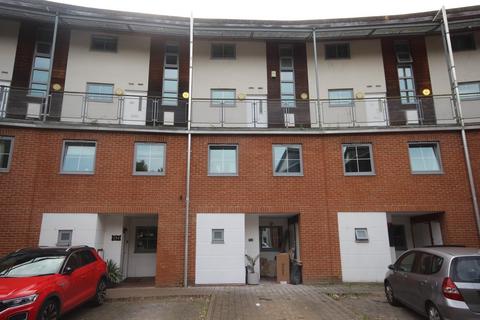 2 bedroom apartment to rent, Windmill Road, Slough SL1