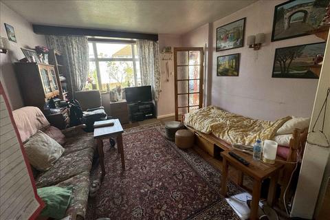 16 Hereford Road, Feltham, TW13 5BT