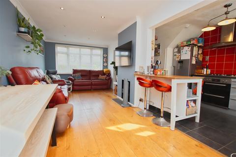 3 bedroom end of terrace house for sale, Dacre Gardens, Borehamwood