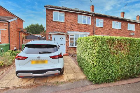 3 bedroom end of terrace house for sale, Dacre Gardens, Borehamwood