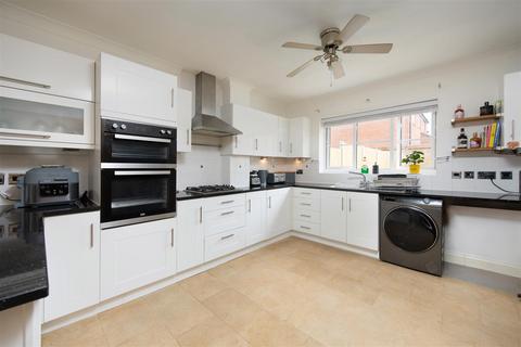 10 Maddocks Road, Staverton, Trowbridge, BA14 8UQ