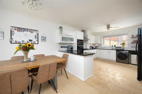 10 Maddocks Road, Staverton, Trowbridge, BA14 8UQ
