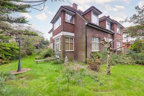 3 bedroom flat for sale, Mill Road, Worthing BN11