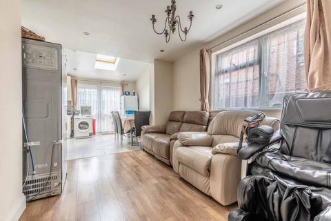 undefined, Slough Road, Iver SL0