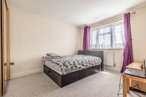 undefined, Slough Road, Iver SL0