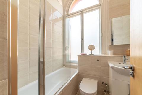 1 bedroom flat for sale, Finchley Road, Hampstead, London, NW3