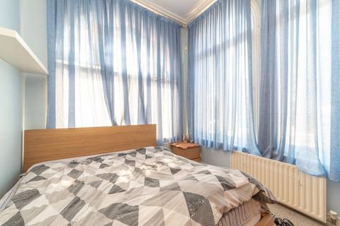 1 bedroom flat for sale, Finchley Road, Hampstead, London, NW3