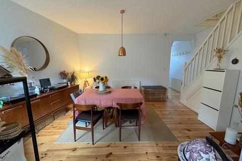 15 Berrie Grove, Manchester, M19 2QA