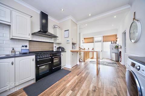 61 Chalton Heights, Chalton, Luton, LU4 9UF