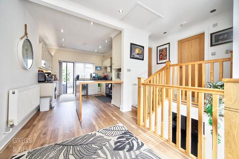 61 Chalton Heights, Chalton, Luton, LU4 9UF