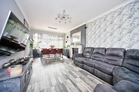 61 Chalton Heights, Chalton, Luton, LU4 9UF