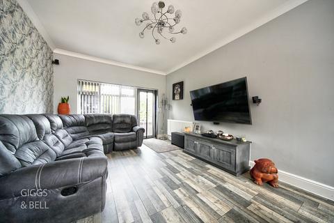 61 Chalton Heights, Chalton, Luton, LU4 9UF