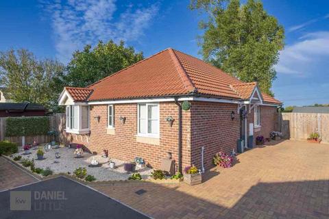 3 bedroom detached bungalow for sale, Whitegates Court, Clacton-On-Sea, Essex