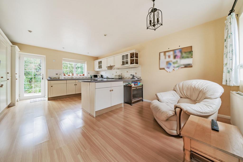 Kitchen/Dining Room (1)