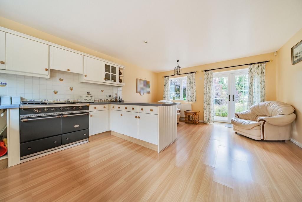 Kitchen/Dining Room (2)