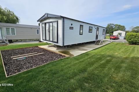 2 bedroom mobile home for sale, Southwater - Holiday Home