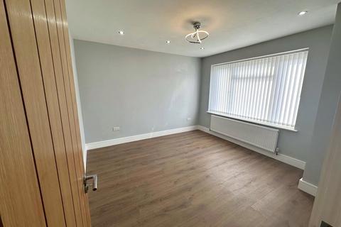 3 bedroom semi-detached house to rent, Moray Avenue, Hayes, Greater London, UB3