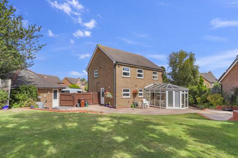 4 bedroom detached house for sale, Five Oaks, Thundersley