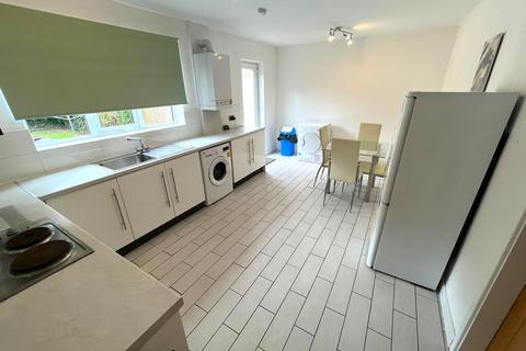 2 bedroom end of terrace house to rent, Beeston Road, Dunkirk, Nottingham NG7