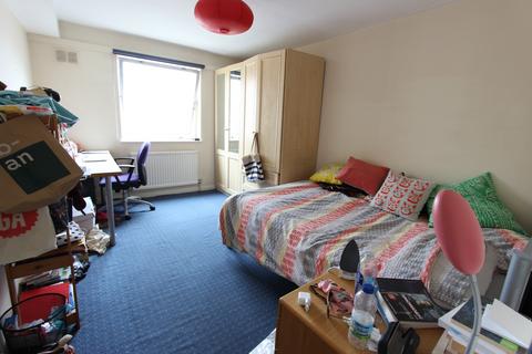 2 bedroom flat to rent, Gresse Street, London W1T