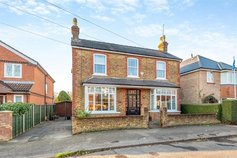 4 bedroom house for sale, Marlborough Road, Ashford TW15