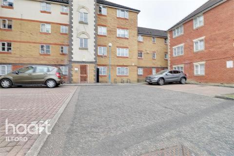 2 bedroom flat to rent, Bellingham Court, IG11