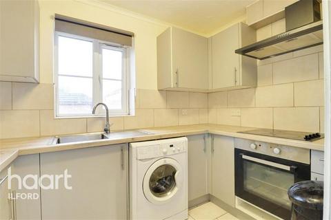 2 bedroom flat to rent, Bellingham Court, IG11