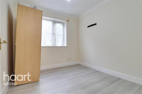 2 bedroom flat to rent, Bellingham Court, IG11